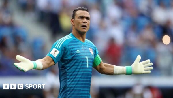 Who are the oldest players to feature at a World Cup?