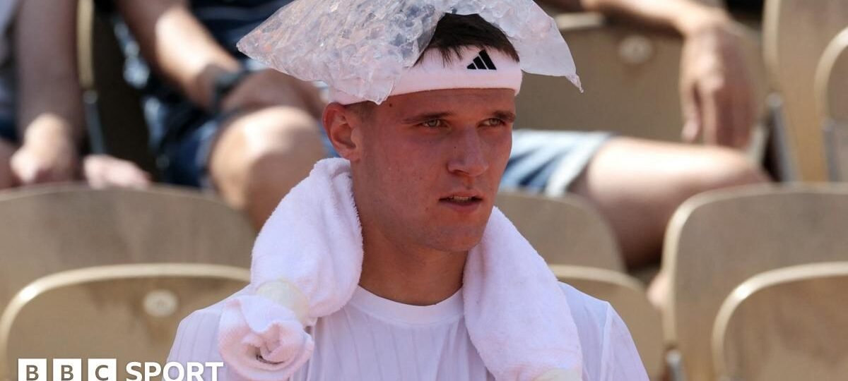 Mensik collapses on court as heatwave continues