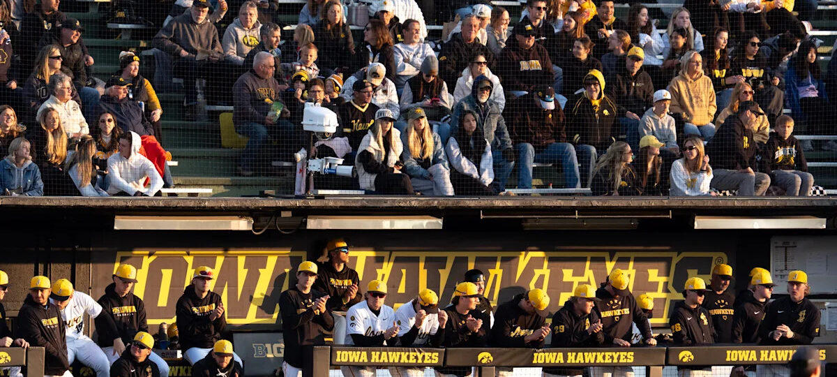 Iowa baseball team defeats Illinois to open Big Ten Tournament