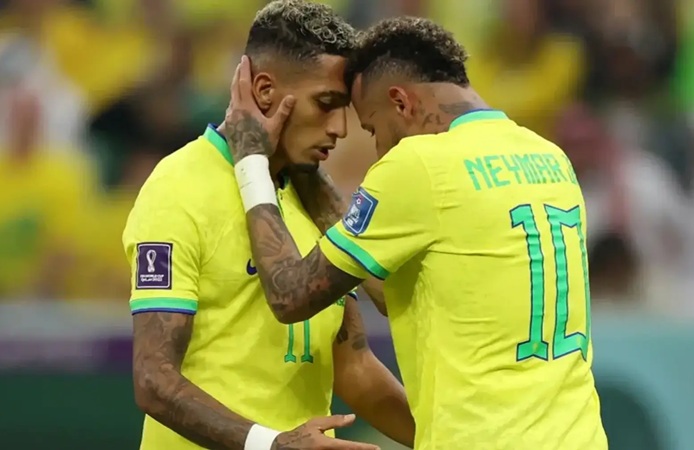 Barcelona star Raphinha video-calls Neymar as duo elected to represent Brazil at World Cup (Video)