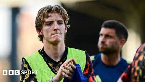 Barcelona in talks with Newcastle to sign Gordon
