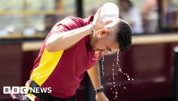 UK should set maximum working temperature rules, advisers say