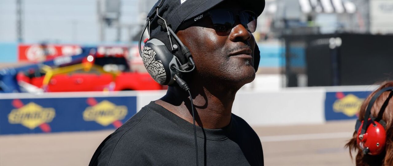 Michael Jordan reconnects with old high school tea…