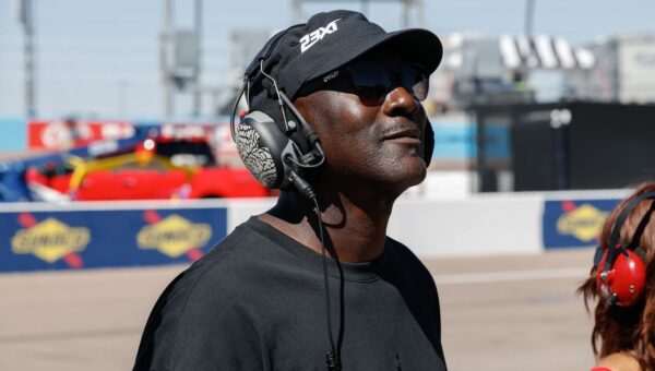 Michael Jordan reconnects with old high school tea…