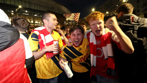 📸 Rice told you so! Arsenal stars & fans already celebrate the title