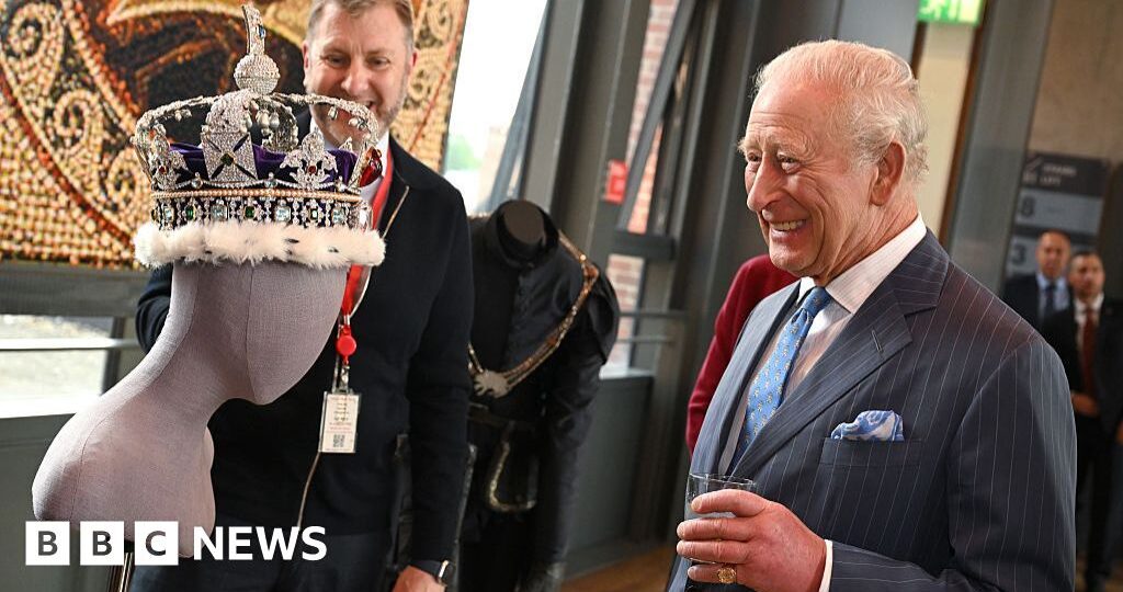 King appears as surprise guest at sold-out Shakespeare play