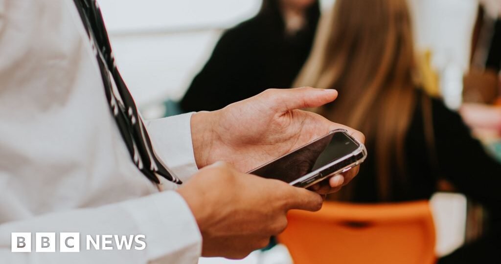 Wales won't ban mobile phones in schools, first minister says