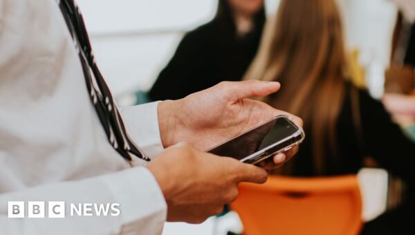 Wales won’t ban mobile phones in schools, first minister says