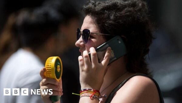 What does hot weather do to the body?