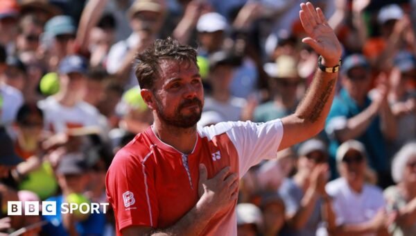Wawrinka bids fond farewell to French Open