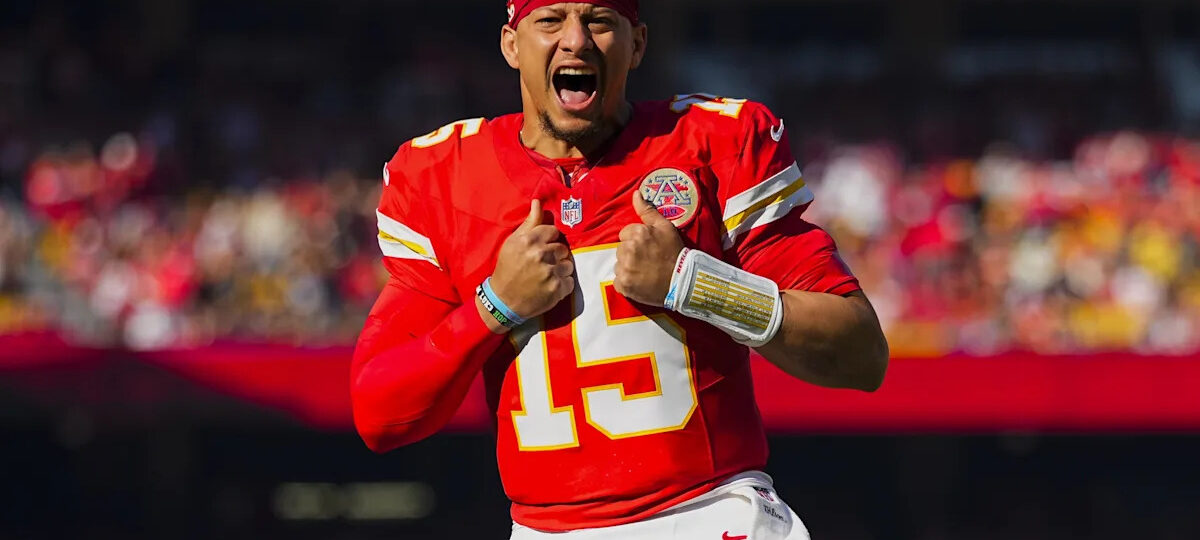 Patrick Mahomes makes NFL history, this time with his bank account