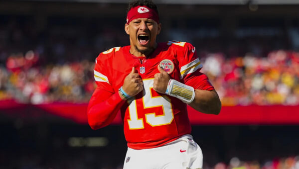 Patrick Mahomes makes NFL history, this time with his bank account