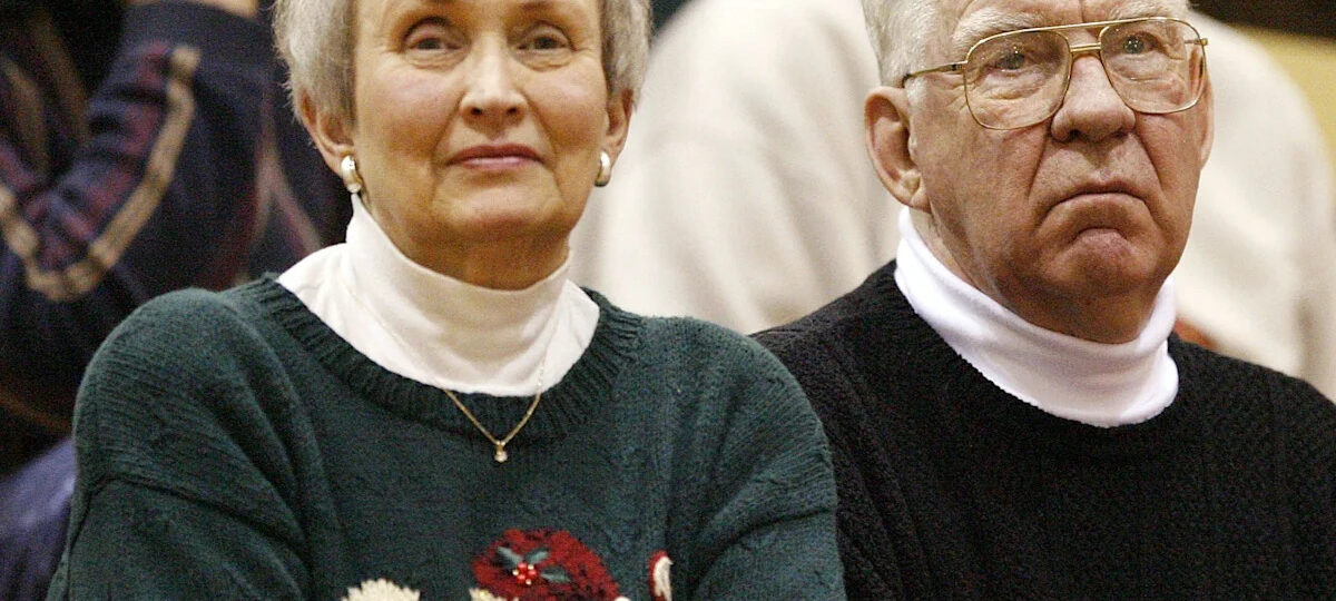 Neenah coaching legend Einerson influenced many on, off the court