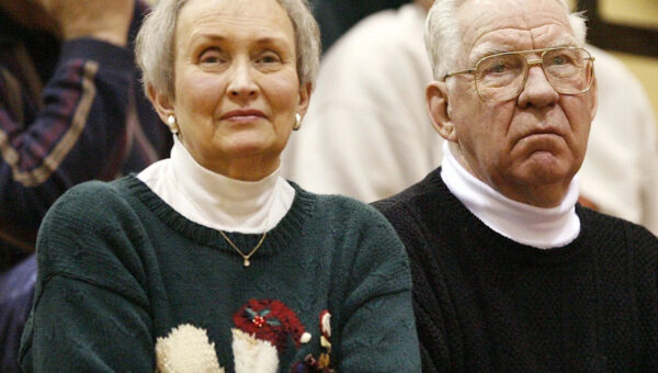 Neenah coaching legend Einerson influenced many on, off the court