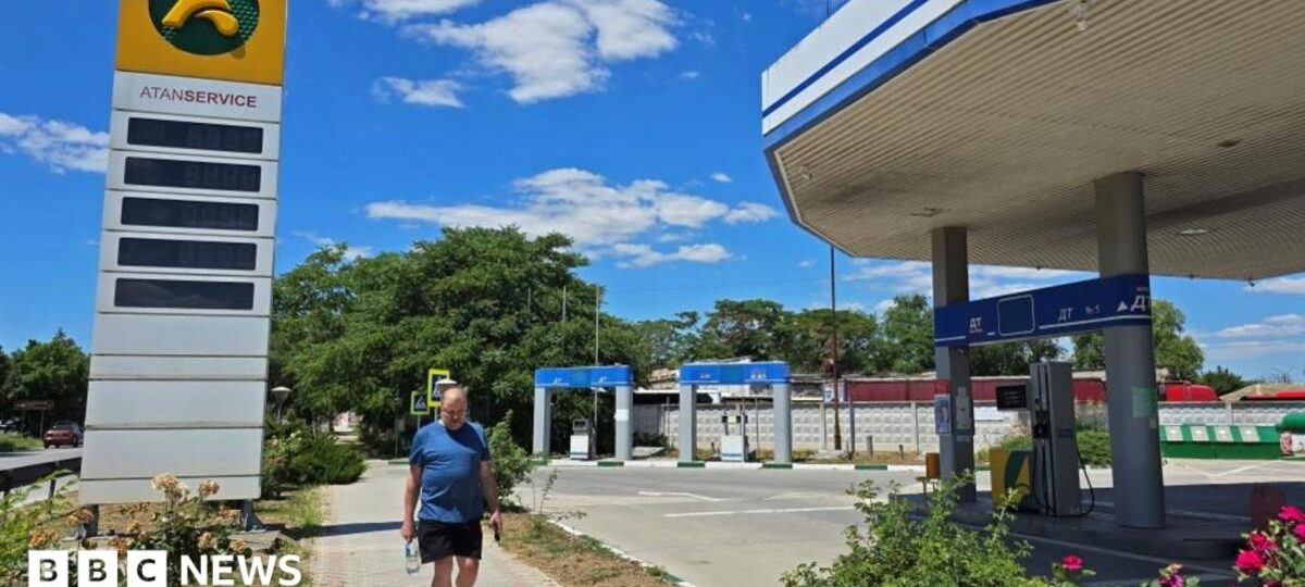 No fuel for sale as Ukraine's blockade of Russian-occupied Crimea takes effect