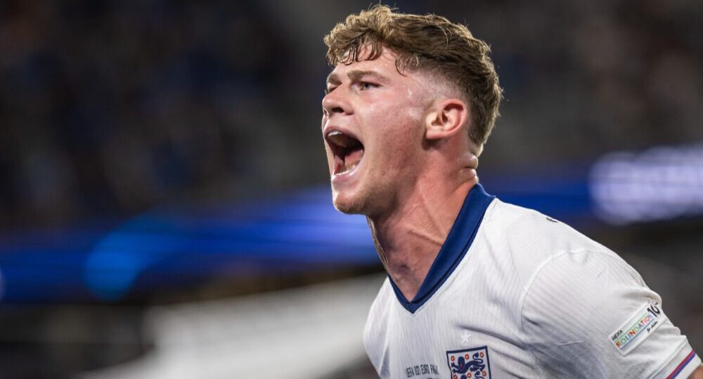 Crystal Palace join the race to sign Charlie Cresswell
