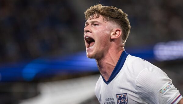 Crystal Palace join the race to sign Charlie Cresswell