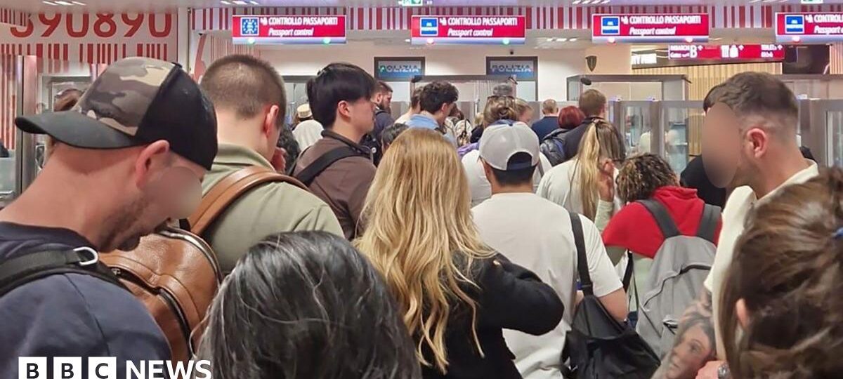 Stop pretending EU's new border system is working, says airports chief