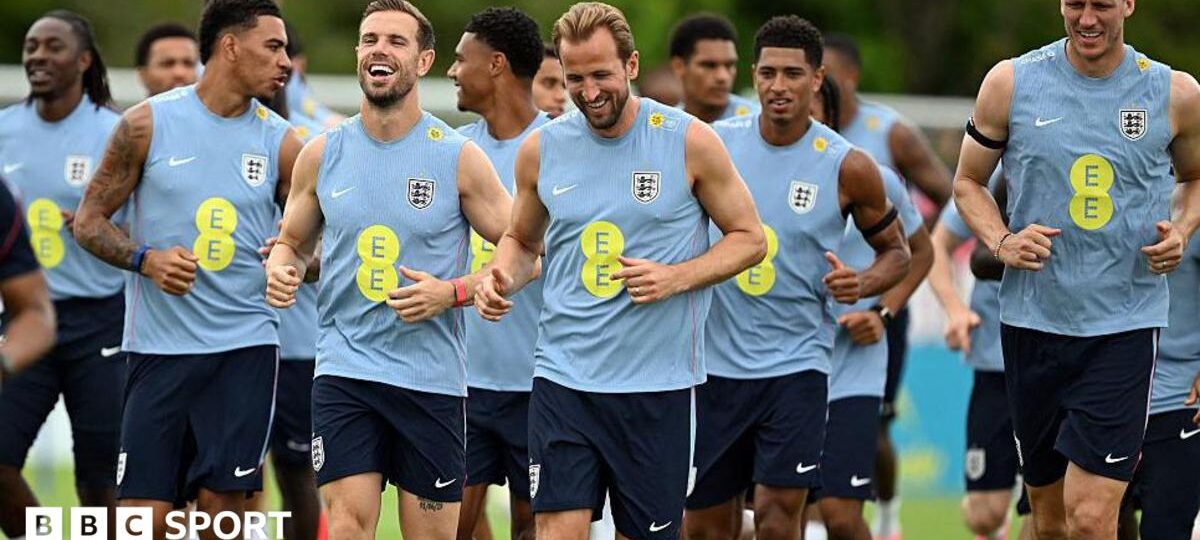 What is SkyJo? The card game being played in the England camp