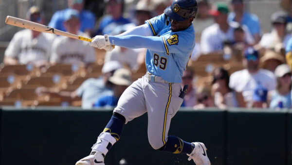 Brewers sign another prospect to long-term contract by reaching deal with outfielder Luis Lara