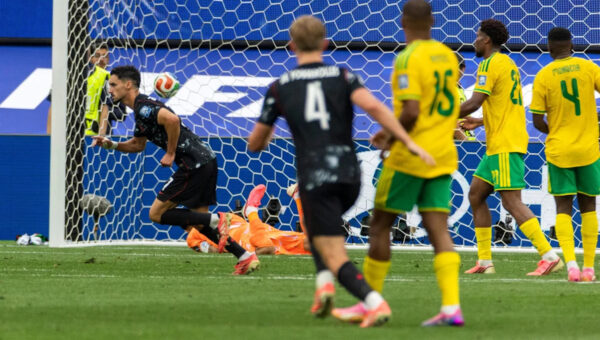 Late Eustáquio strike sends 'Canadian heroes' into World Cup last 16