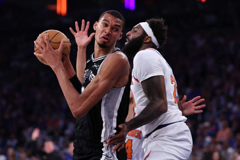 Knicks fans accuse NBA refs of cheating after wild flagrant foul on Mitchell Robinson vs. Victor Wembanyama