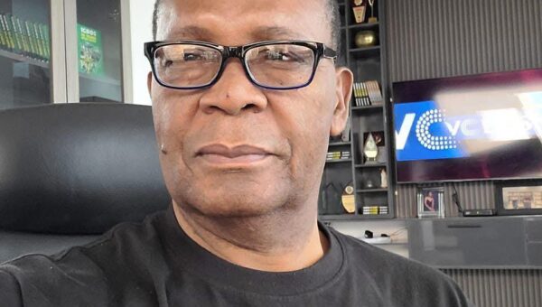 APC chieftain, Joe Igbokwe escapes mob attack in Lagos market [VIDEO]