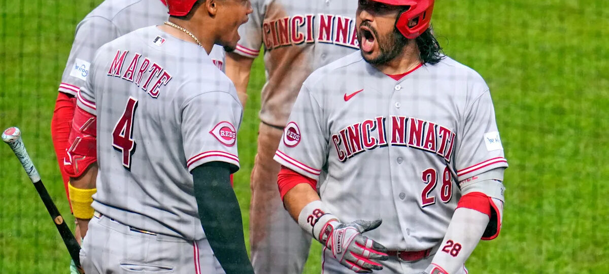 Eugenio Suárez hits 3-run homer in 9th as Reds rally for 9-7 win over Pirates