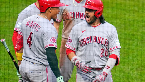 Eugenio Suárez hits 3-run homer in 9th as Reds rally for 9-7 win over Pirates