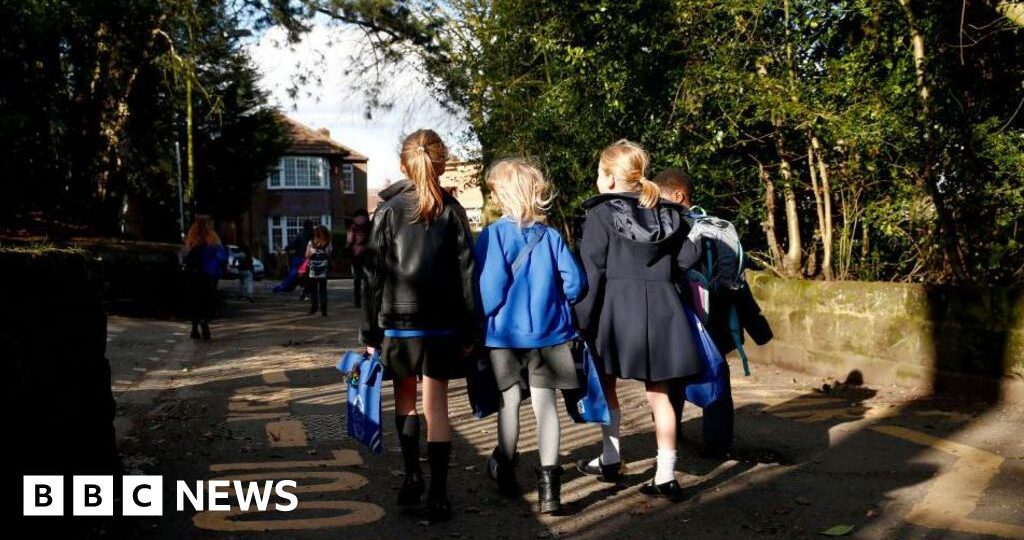 Ministers want 60% of children walking or cycling to school by 2035