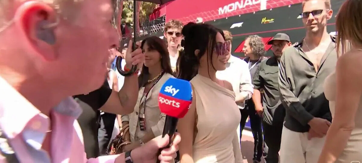 In gridwalk battle between Brundle and Kardashian, there was only one winner