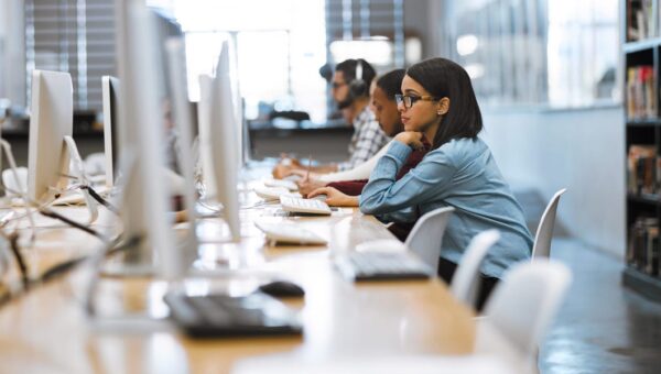 I’m a college admissions expert, and my top students use AI. Here’s how your kids should use AI on their essays.