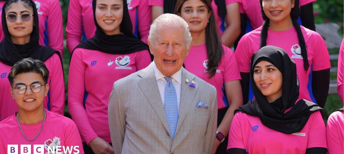 King meets women's cricket team that is not allowed to exist