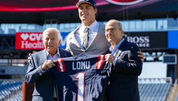 Patriots officially sign first-round draft pick to rookie contract