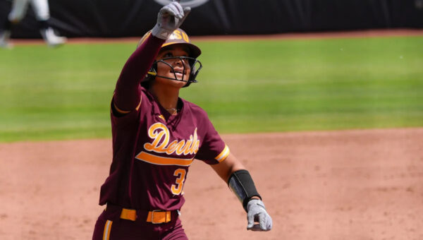 Top transfer catcher commits to Texas softball