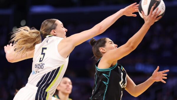 Kelsey Plum's return from injury can't reverse Sparks' slide in loss to Wings
