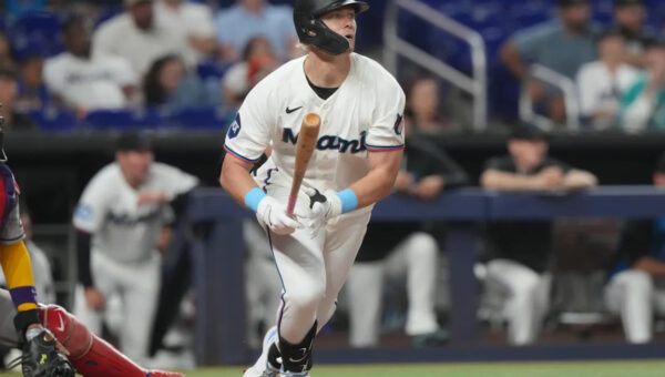 Marlins break game open with 4 runs in the 8th, beat Diamondbacks 10-6