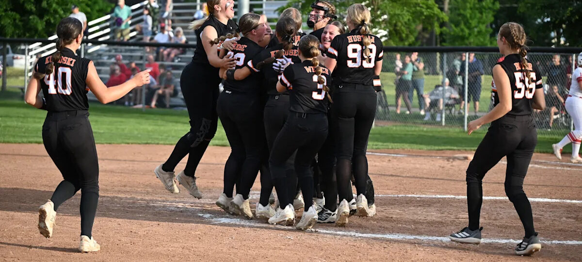 Armada softball's remarkable runs continues with wild quarterfinal win