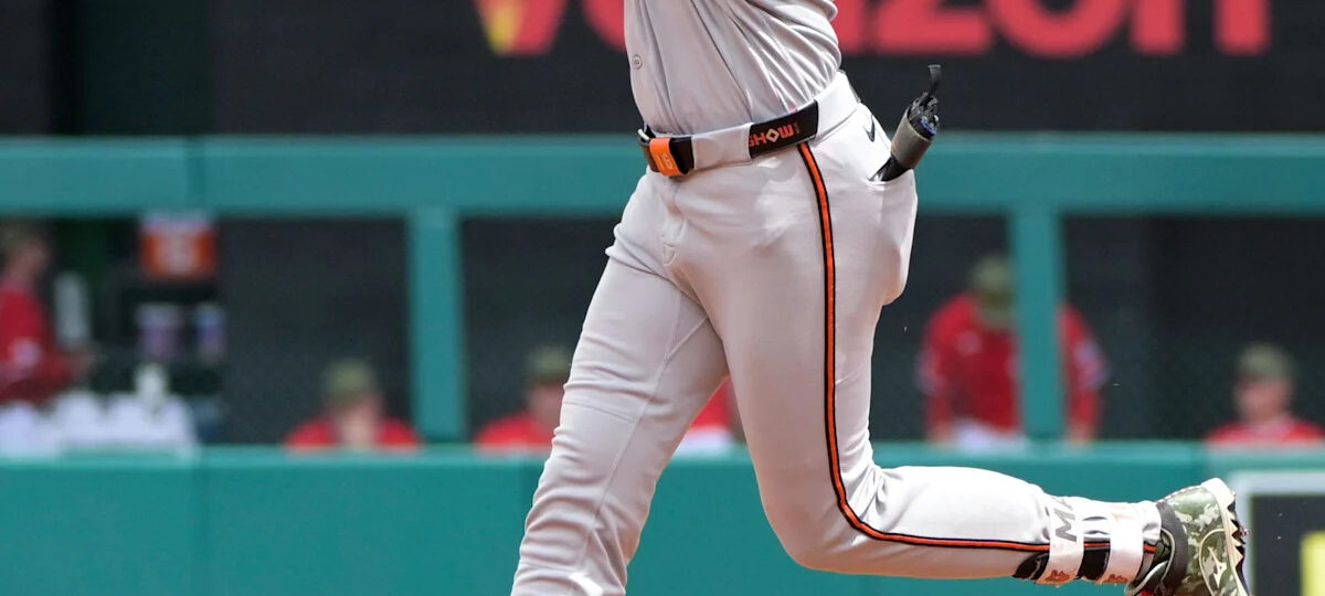 Orioles take the series with an easy win in Boston, 8-2