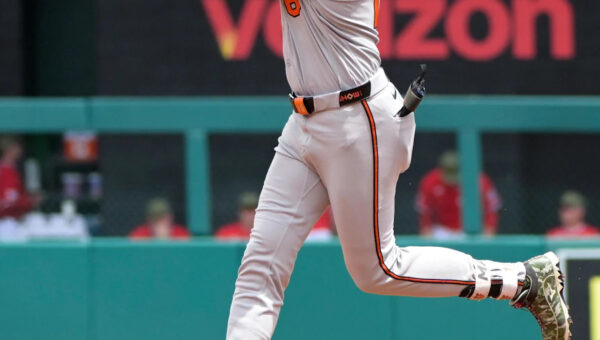 Orioles take the series with an easy win in Boston, 8-2