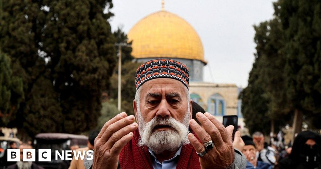 Status quo at Jerusalem's holiest site under threat as Israeli nationalists flout rules