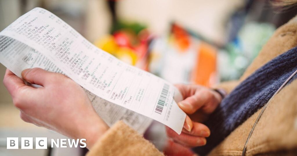 UK economy shrank by 0.1% in April
