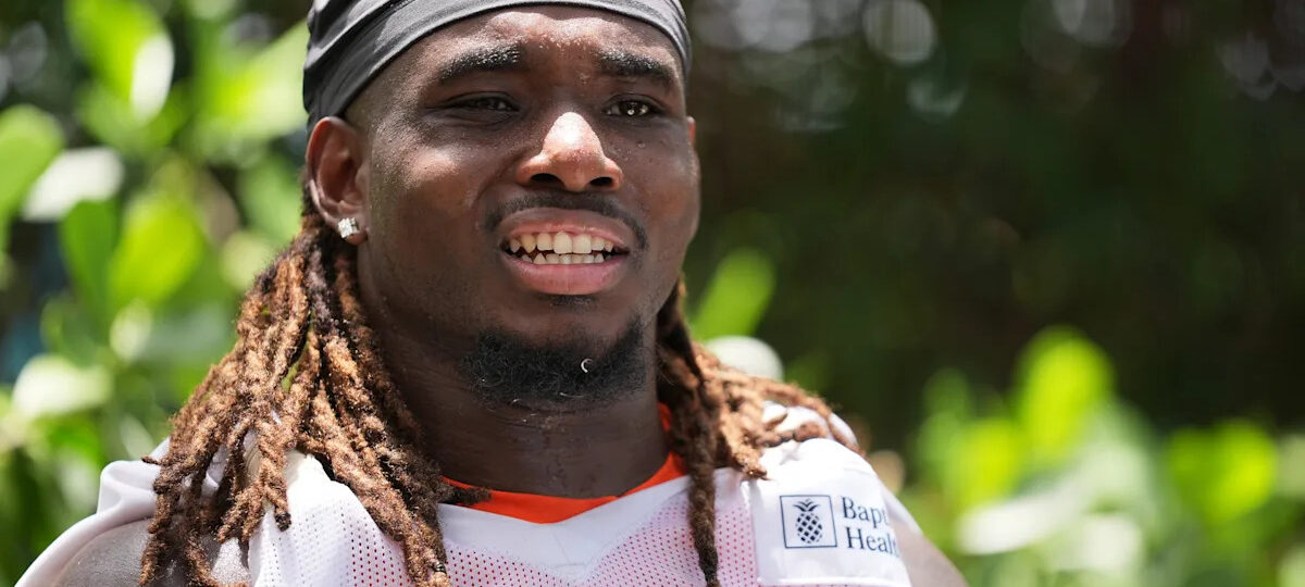 Dolphins agree to a 3-year extension with center Aaron Brewer, AP source says