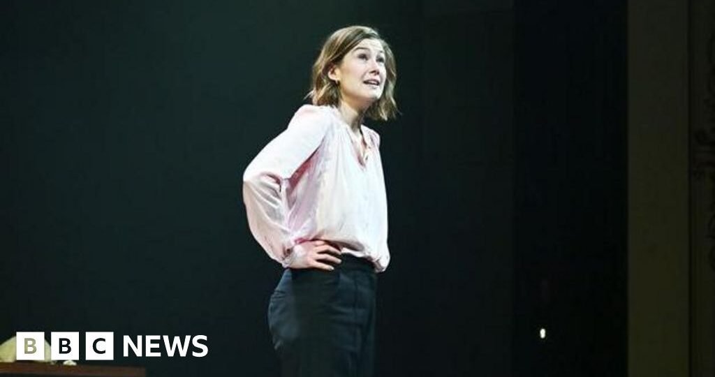 Rosamund Pike calls out audience member for texting during show