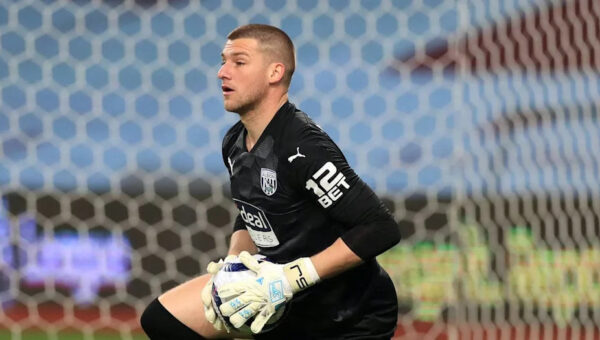 Sam Johnstone: Man United considering signing Wolves star