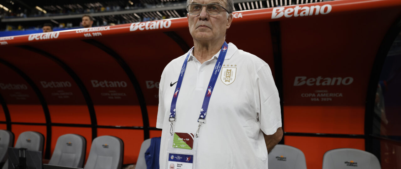 Marcelo Bielsa facing revolt in Uruguay camp ahead of crucial Spain game