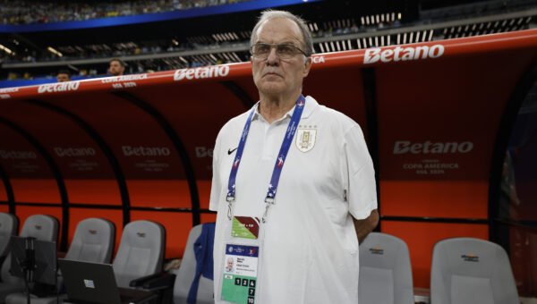 Marcelo Bielsa facing revolt in Uruguay camp ahead of crucial Spain game