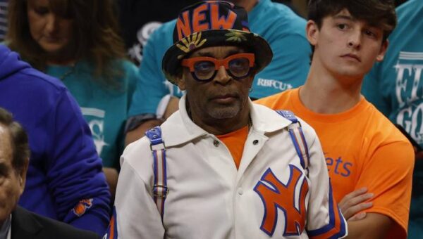 How much does Spike Lee pay for NBA Finals tickets courtside at MSG?