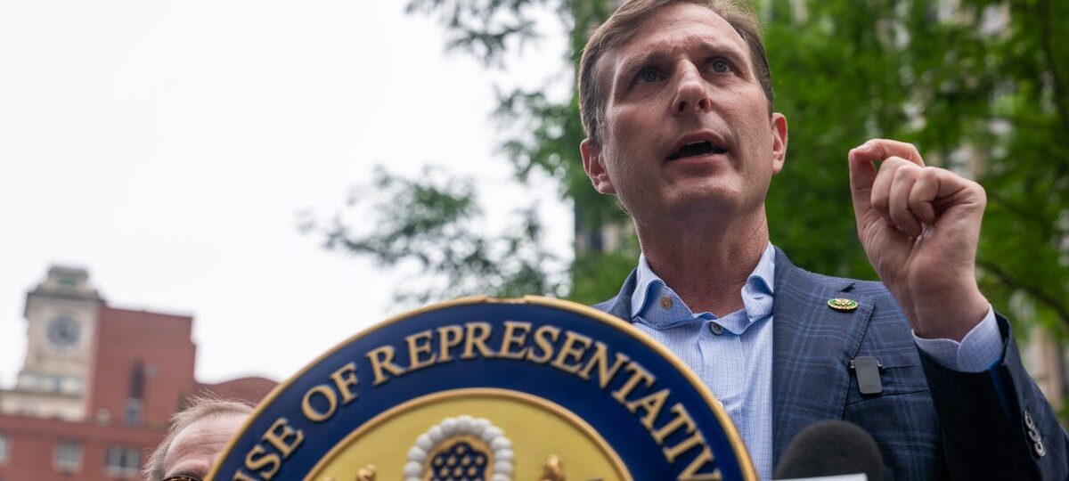 Justice Department opens civil rights probe after NYC coffee shop bans congressman over Israel support