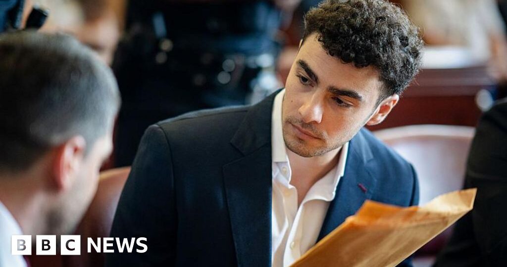 Mangione's lawyers reverse course on psychiatric defence in state murder trial